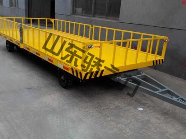 帶護(hù)欄拖車(chē)